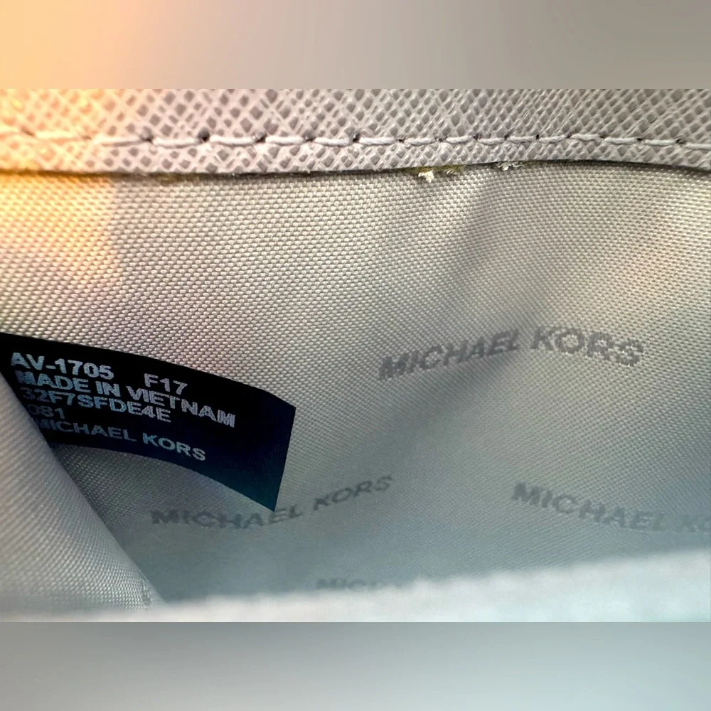 Michael Kors Jet Set Wristlet Travel Croc Embossed Pearl Grey Fall 2017 Rare - Picture 8 of 10